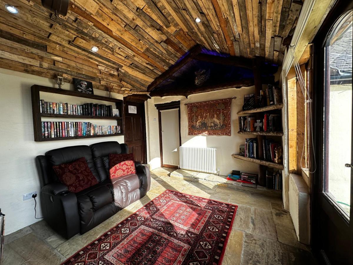 Coed Y Ddraig - Themed 3 Bedroom Cottage, With Bar & Pool Table Tregaron Exterior foto